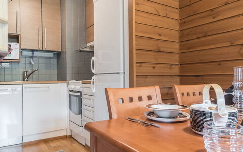 Ylläs Chalets A507: Meubilair, Stoel, Buitenmeubels, Tafel, Hout, Buitentafel, Keuken En Eettafel, Schaduw, Tuin, Paraplu