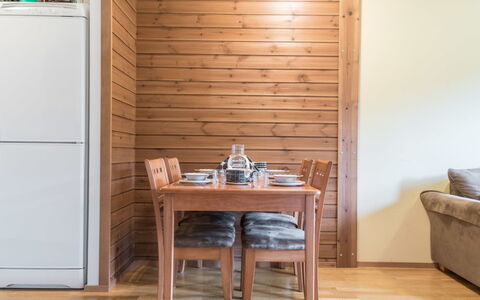 Ylläs Chalets A507: Meubilair, Stoel, Buitenmeubels, Tafel, Hout, Buitentafel, Keuken En Eettafel, Schaduw, Tuin, Paraplu