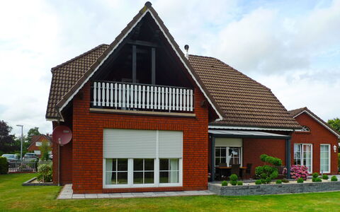 Alina: Wolk, Lucht, Gebouw, Fabriek, Venster, Huis, Boom, Hout, Verblijf