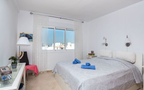 Carmen Vistamar: Slaapkamer, Kamer, Eigendom, Bed, Meubilair, Laken, Bed Frame, Interieur Ontwerp, Gebouw, Muur