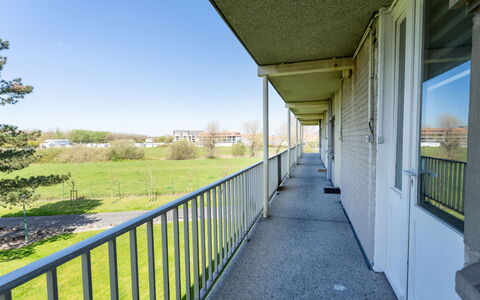 De Haan 311: Appartement, Gazon, Schaduw, Landgoed, Balkon, Landscaping, Werf, Gang, Hek, Veranda