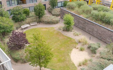 Rooftop Breeze with Parking: Eigendom, Woongebied, Stedelijk Ontwerp, Openbare Ruimte, Onroerend Goed, Tuin, Gras, Gebouw, Landschap, Werf