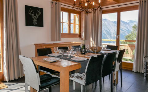 Nendaz 635: Kamer, Eetkamer, Meubilair, Eigendom, Gebouw, Interieur Ontwerp, Tafel, Huis, Keuken En Eettafel, Onroerend Goed