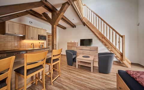 Na Pomezkách: Kamer, Eigendom, Meubilair, Gebouw, Interieur Ontwerp, Houten Vloer, Huis, Hardwood, Hout, Verdieping