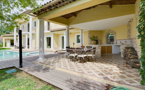 Caliopa: Eigendom, Gebouw, Huis, Huis, Onroerend Goed, Landgoed, Patio, Woongebied, Veranda, Binnenplaats