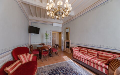 Appartamento Zefferini: Eigendom, Meubilair, Gebouw, Bankstel, Decoratie, Interieur Ontwerp, Verlichting, Woonkamer, Flooring, Verdieping