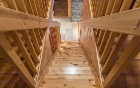 Ylläskaira a: Meubilair, Stoel, Buitenmeubels, Tafel, Hout, Buitentafel, Keuken En Eettafel, Schaduw, Tuin, Paraplu