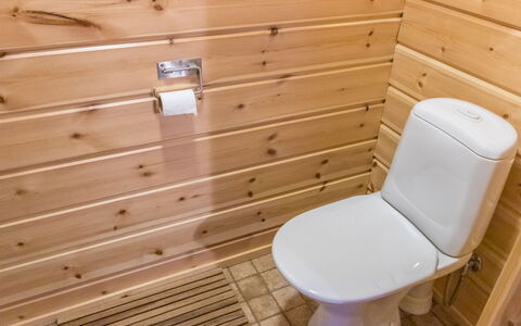 Ylläskaira a: Meubilair, Stoel, Buitenmeubels, Tafel, Hout, Buitentafel, Keuken En Eettafel, Schaduw, Tuin, Paraplu