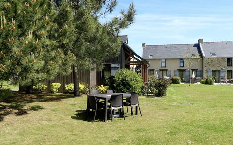 Cancale 648: Eigendom, Huis, Huis, Werf, Gazon, Onroerend Goed, Verblijf, Gras, Boom, Tuin