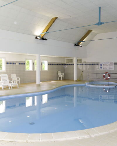 Azay-Le-Rideau 649: Water, Zwembad, Verdieping, Recreatie, Vrije Tijd, Gebouw, Sport, Samengesteld Materiaal, Indoor Games En Sport