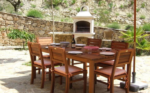 L'Oliveraie: Meubilair, Tafel, Buitentafel, Eigendom, Patio, Kamer, Keuken En Eettafel, Stoel, Eetkamer, Buitenmeubels