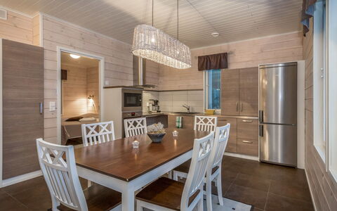 Pertunmaa 603: Meubilair, Interieur Ontwerp, Flooring, Lichte Inrichting, Hout, Plafond, Verdieping, Keuken, Keuken En Eettafel, Houten Vloer