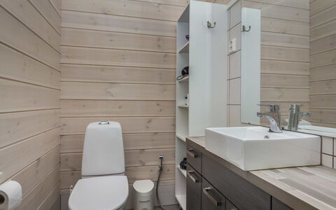 Pertunmaa 605: Meubilair, Stoel, Buitenmeubels, Tafel, Hout, Buitentafel, Keuken En Eettafel, Schaduw, Tuin, Paraplu
