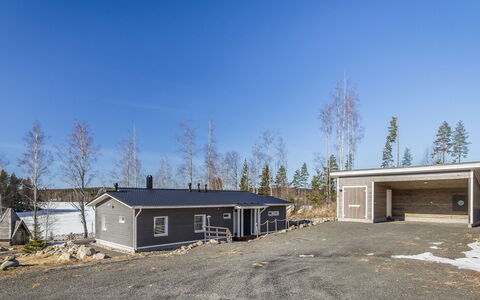 Pertunmaa 605: Meubilair, Stoel, Buitenmeubels, Tafel, Hout, Buitentafel, Keuken En Eettafel, Schaduw, Tuin, Paraplu
