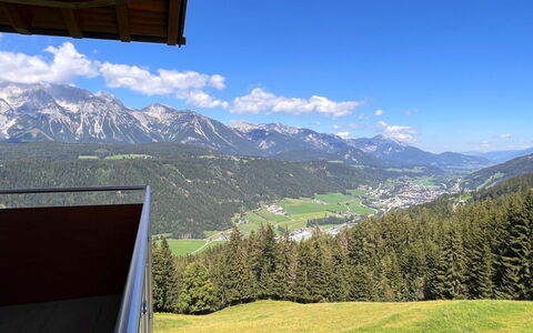 Schladming 620: Lucht, Wolk, Dag, Eigendom, Berg, Ecoregio, Fabriek, Blad, Groen, Boom