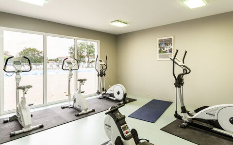Talmont Saint Hilaire 651: Kamer, Oefeningsmachine, Sportschool, Oefen Materiaal, Lichamelijke Gesteldheid, Interieur Ontwerp, Gebouw, Elliptische Trainer, Ziekenhuis, Kliniek
