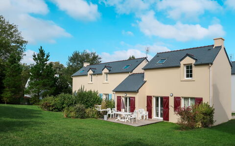 Crozon-Morgat 642: Wolk, Fabriek, Lucht, Gebouw, Venster, Deur, Boom, Land Lot, Huis, Gras