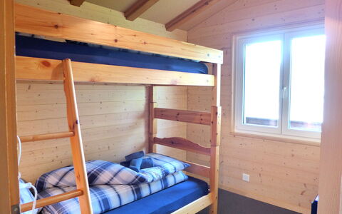 Chalet Ninette: Stapelbed, Eigendom, Venster, Gebouw, Hout, Herberg, Huis, Verdieping, Slaapzaal, Hardwood