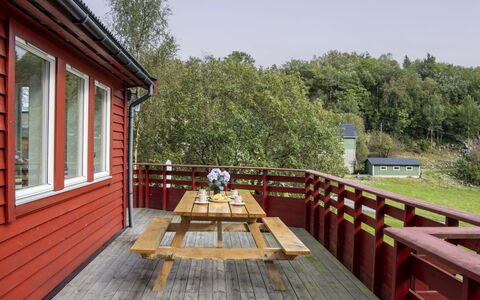 Fjordglytt: Lucht, Venster, Fabriek, Tafel, Hout, Gebouw, Boom, Buitenmeubels, Veranda, Vrije Tijd