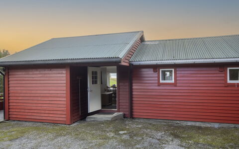 Fjordglytt: Lucht, Eigendom, Hout, Land Lot, Asfalt, Huis, Woongebied, Venster, Siding, Onroerend Goed