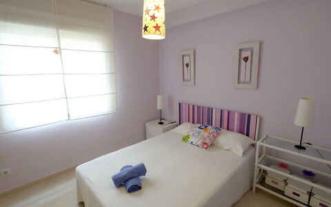 Residencial Mar: Kamer, Slaapkamer, Meubilair, Eigendom, Interieur Ontwerp, Muur, Bed, Laken, Bed Frame, Gebouw