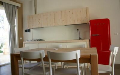 Il Carrubo: Kamer, Meubilair, Eigendom, Interieur Ontwerp, Tafel, Huis, Gebouw, Eetkamer, Verdieping, Architectuur