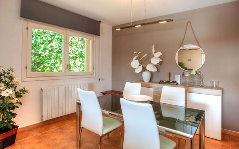 Gloria: Kamer, Eigendom, Interieur Ontwerp, Meubilair, Verdieping, Eetkamer, Gebouw, Houten Vloer, Huis, Plafond