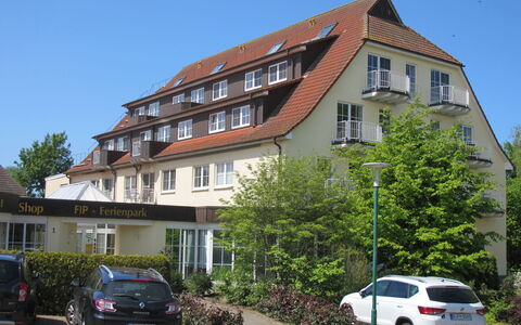 Fip-Ferienpark (Insel Poel): Auto, Wiel, Fabriek, Lucht, Voertuig, Gebouw, Eigendom
