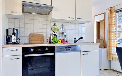 Villa Meike (Insel Poel): Toestel Van De Keuken, Keuken, Countertop, Major Appliance, Cabinetry, Huishoudapparatuur, Fornuis, Interieur Ontwerp, Flooring, Meubilair