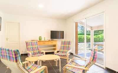 La Lette i Tilleuls 648.1: Meubilair, Eigendom, Stoel, Hout, Venster, Fotolijst, Bankstel, Woonkamer, Verdieping, Flooring