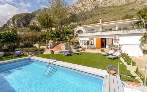 Villa Di Sofia: Zwembad, Eigendom, Gebouw, Huis, Onroerend Goed, Landgoed, Toevlucht, Villa, Vrije Tijd, Appartement