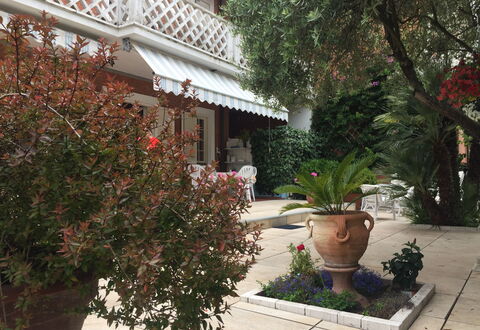 Casa Matilde: Eigendom, Huis, Onroerend Goed, Huis, Gebouw, Plantkunde, Bloempot, Kamerplant, Binnenplaats, Boom