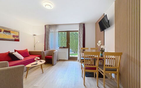 Zell am See 678: Interieur Ontwerp, Flooring, Hout, Meubilair, Verdieping, Kamer, Plafond, Stoel, Woonkamer, Appartement