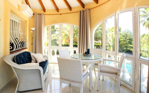 Lucien Marie: Eigendom, Kamer, Plafond, Gebouw, Interieur Ontwerp, Meubilair, Huis, Huis, Onroerend Goed, Tafel