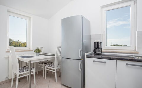 Poreč Nova Vas 107: Kamer, Eigendom, Meubilair, Gebouw, Interieur Ontwerp, Huis, Verdieping, Onroerend Goed, Tafel, Appartement