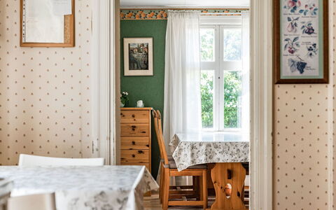 Ilingetorp: Meubilair, Cabinetry, Eigendom, Venster, Tafel, Hout, Lade, Gebouw, Interieur Ontwerp, Ladenkast