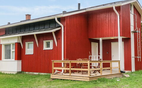 Itäkoski 2: Meubilair, Stoel, Buitenmeubels, Tafel, Hout, Buitentafel, Keuken En Eettafel, Schaduw, Tuin, Paraplu