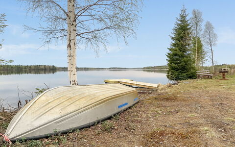 Itäkoski 2: Meubilair, Stoel, Buitenmeubels, Tafel, Hout, Buitentafel, Keuken En Eettafel, Schaduw, Tuin, Paraplu