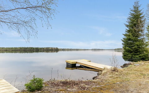 Itäkoski 2: Meubilair, Stoel, Buitenmeubels, Tafel, Hout, Buitentafel, Keuken En Eettafel, Schaduw, Tuin, Paraplu