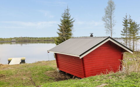 Itäkoski 2: Meubilair, Stoel, Buitenmeubels, Tafel, Hout, Buitentafel, Keuken En Eettafel, Schaduw, Tuin, Paraplu