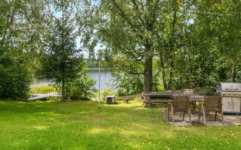 Matkonranta: Meubilair, Stoel, Buitenmeubels, Tafel, Hout, Buitentafel, Keuken En Eettafel, Schaduw, Tuin, Paraplu