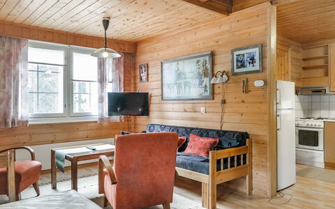 Lomamaja 2: Meubilair, Stoel, Buitenmeubels, Tafel, Hout, Buitentafel, Keuken En Eettafel, Schaduw, Tuin, Paraplu