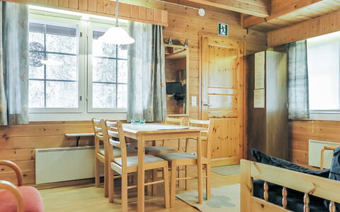 Lomamaja 3: Meubilair, Stoel, Buitenmeubels, Tafel, Hout, Buitentafel, Keuken En Eettafel, Schaduw, Tuin, Paraplu