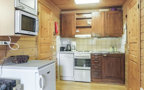 Lomamaja 3: Meubilair, Stoel, Buitenmeubels, Tafel, Hout, Buitentafel, Keuken En Eettafel, Schaduw, Tuin, Paraplu