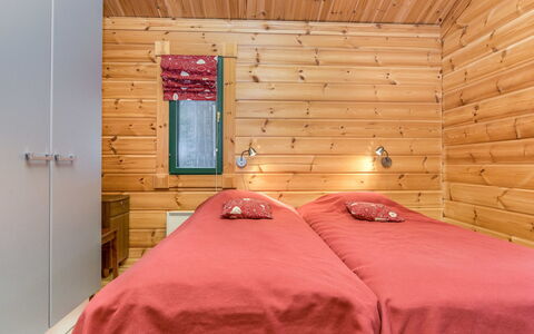 Villa Salix: Meubilair, Stoel, Buitenmeubels, Tafel, Hout, Buitentafel, Keuken En Eettafel, Schaduw, Tuin, Paraplu