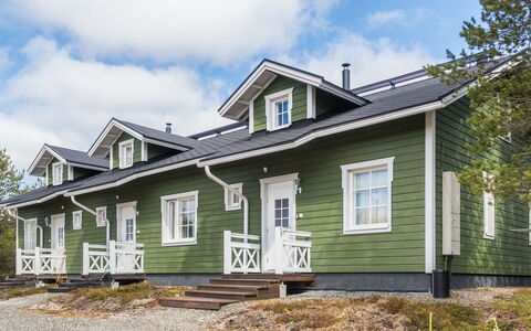 Onkijantie 7B: Venster, Hout, Huis, Siding, Huis, Verblijf, Deur, Schuifraam, Landgoed, Hardwood