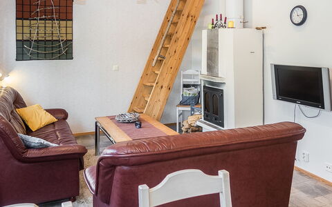 Onkijantie 7B: Meubilair, Flooring, Interieur Ontwerp, Hout, Verdieping, Kamer, Appartement, Woonkamer, Bankstel, Huis