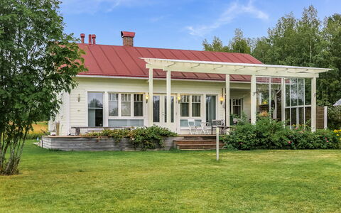Kotiranta: Gras, Huis, Verblijf, Land Lot, Huis, Landgoed, Gazon, Siding, Boerderij, Veranda