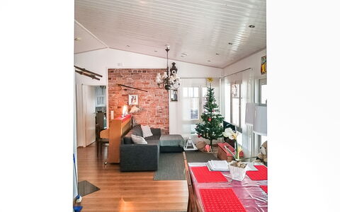 Kotiranta: Gras, Huis, Verblijf, Land Lot, Huis, Landgoed, Gazon, Siding, Boerderij, Veranda