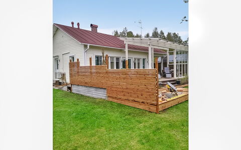 Kotiranta: Gras, Huis, Verblijf, Land Lot, Huis, Landgoed, Gazon, Siding, Boerderij, Veranda